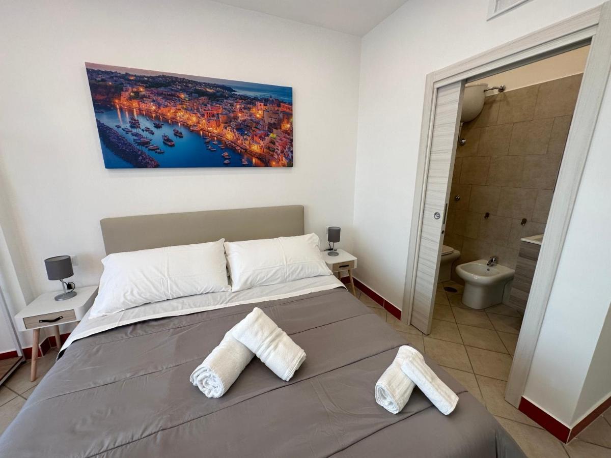 B&B Off Rooms And Relax Napels Buitenkant foto