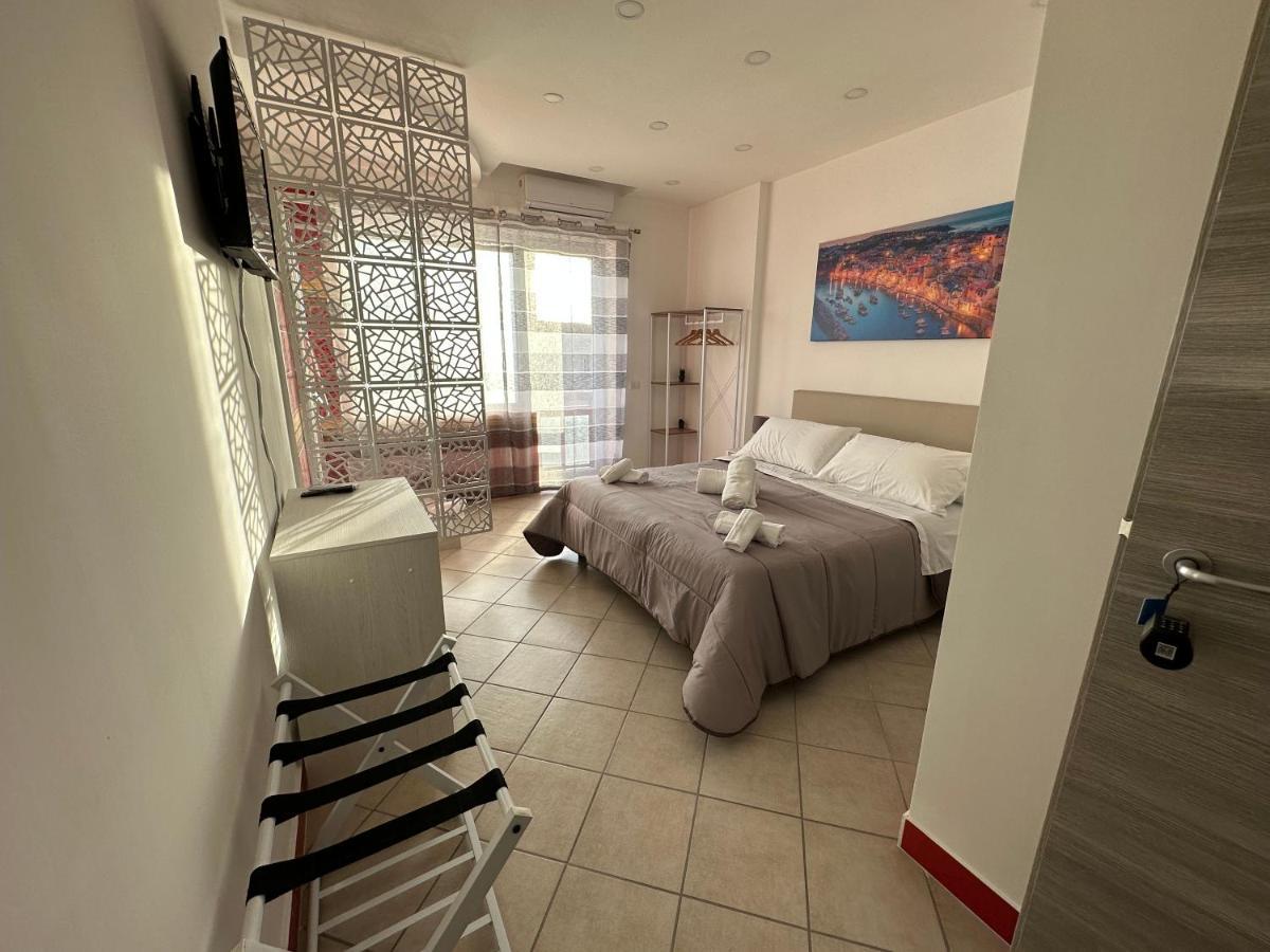 B&B Off Rooms And Relax Napels Buitenkant foto