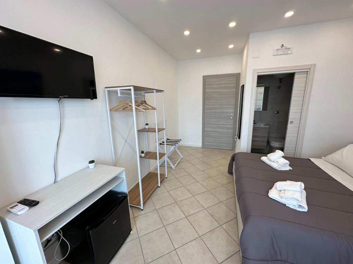 B&B Off Rooms And Relax Napels Buitenkant foto