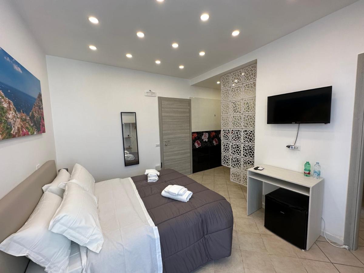 B&B Off Rooms And Relax Napels Buitenkant foto