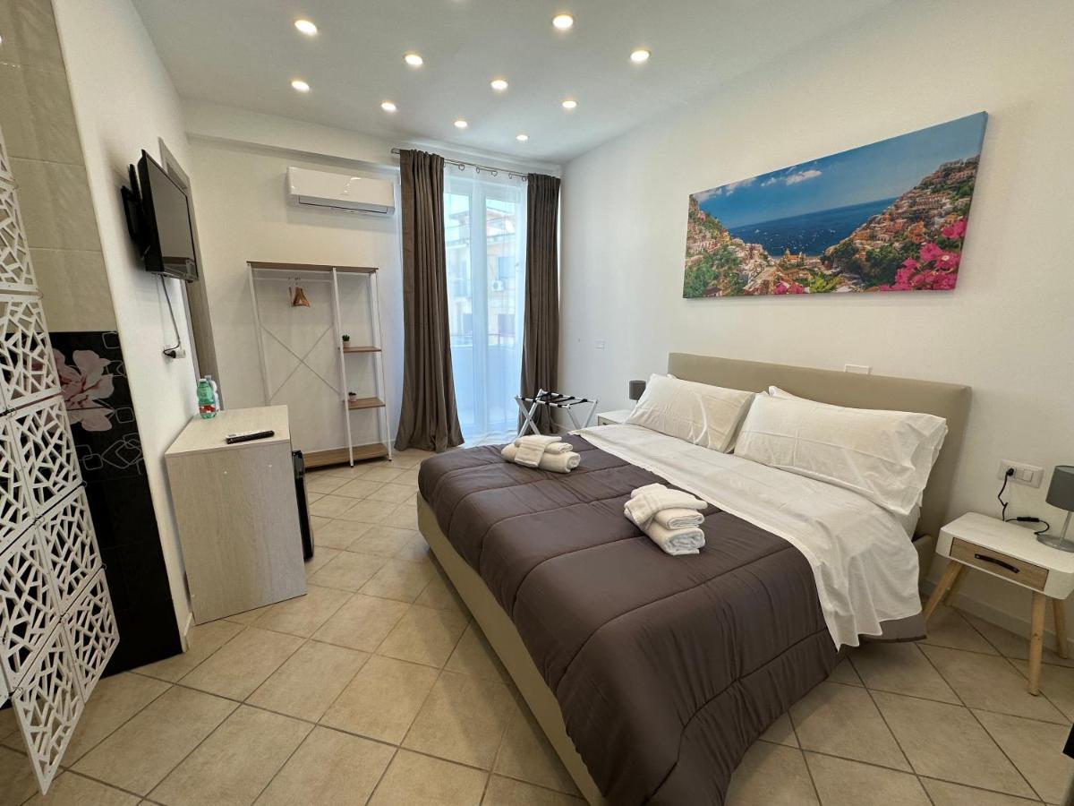 B&B Off Rooms And Relax Napels Buitenkant foto