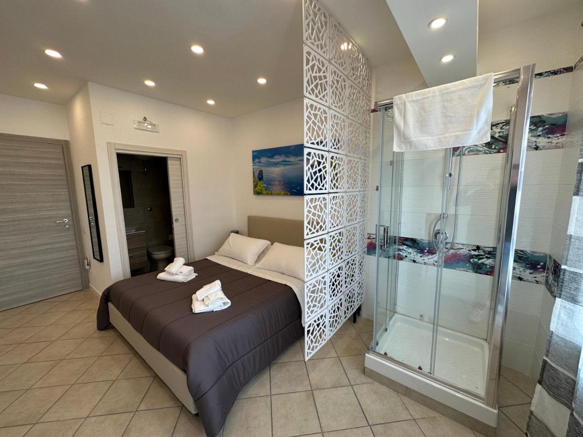 B&B Off Rooms And Relax Napels Buitenkant foto