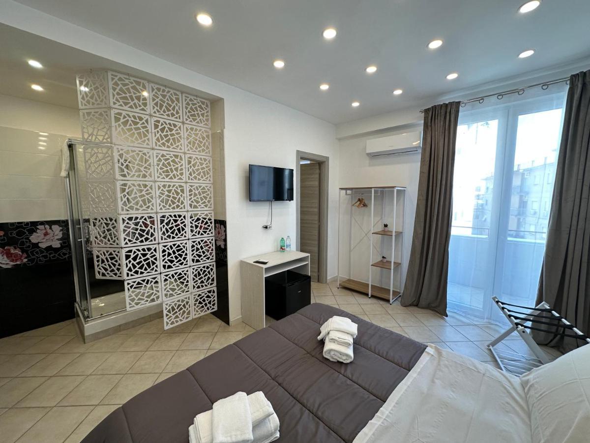 B&B Off Rooms And Relax Napels Buitenkant foto